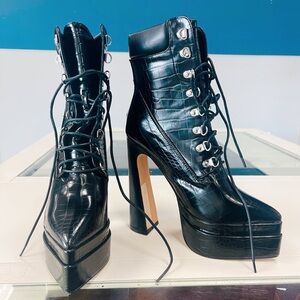 🔥🔥Fashion Nova  Statement Booties 🔥🔥